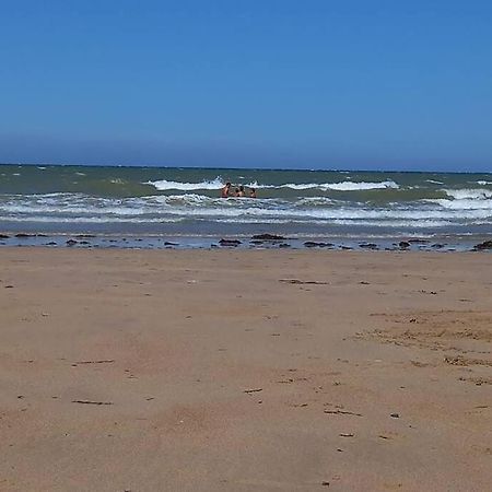 Gite De La Baleine Luc-sur-Mer Exteriör bild